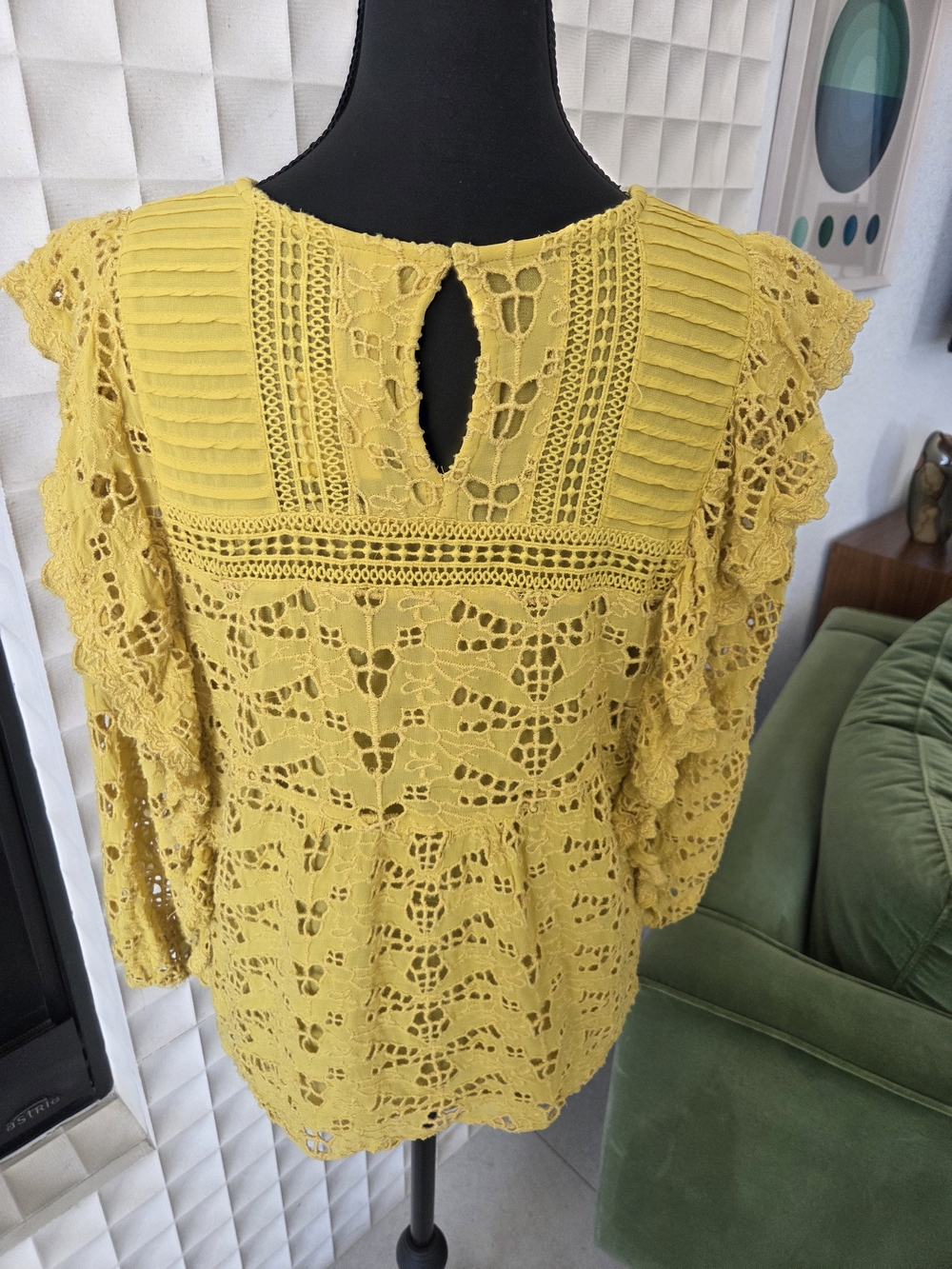 Anthropologie Clementine Blouse, Ruffled Eyelet Yellow Marigold Size 10 P2P 20" - Picture 5 of 7